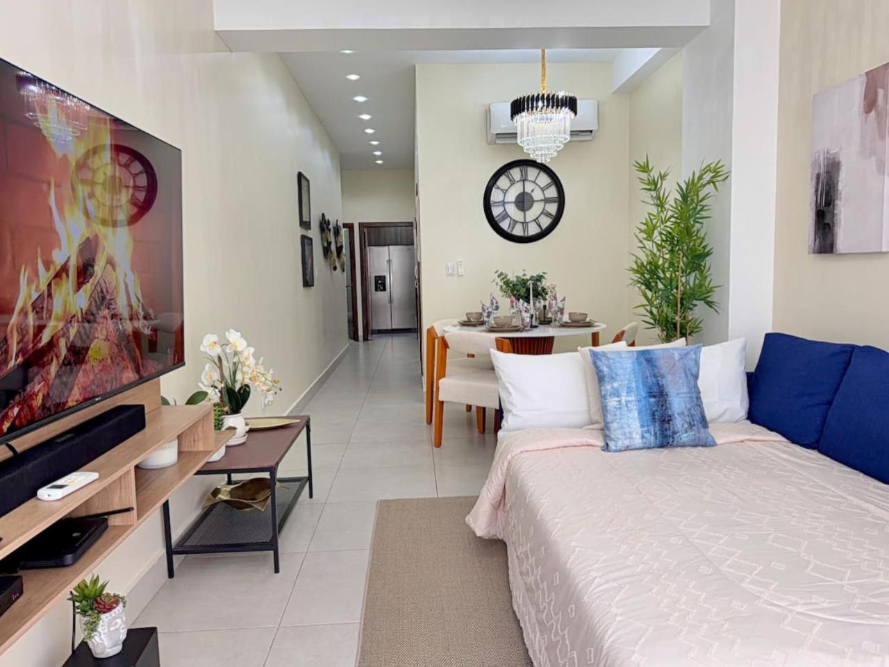 Modern 2 Bedroom Condo with Pool, gym, Wi-Fi., imagen 3