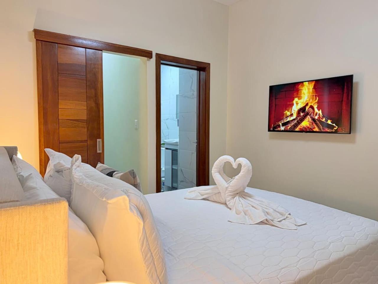 Modern 2 Bedroom Condo with Pool, gym, Wi-Fi., imagen 5