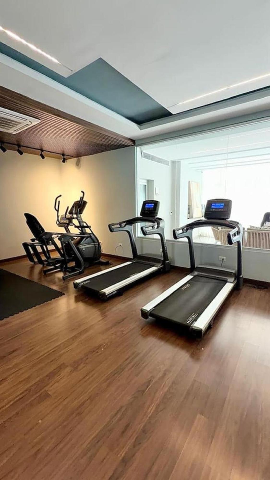Modern 2 Bedroom Condo with Pool, gym, Wi-Fi., foto 9
