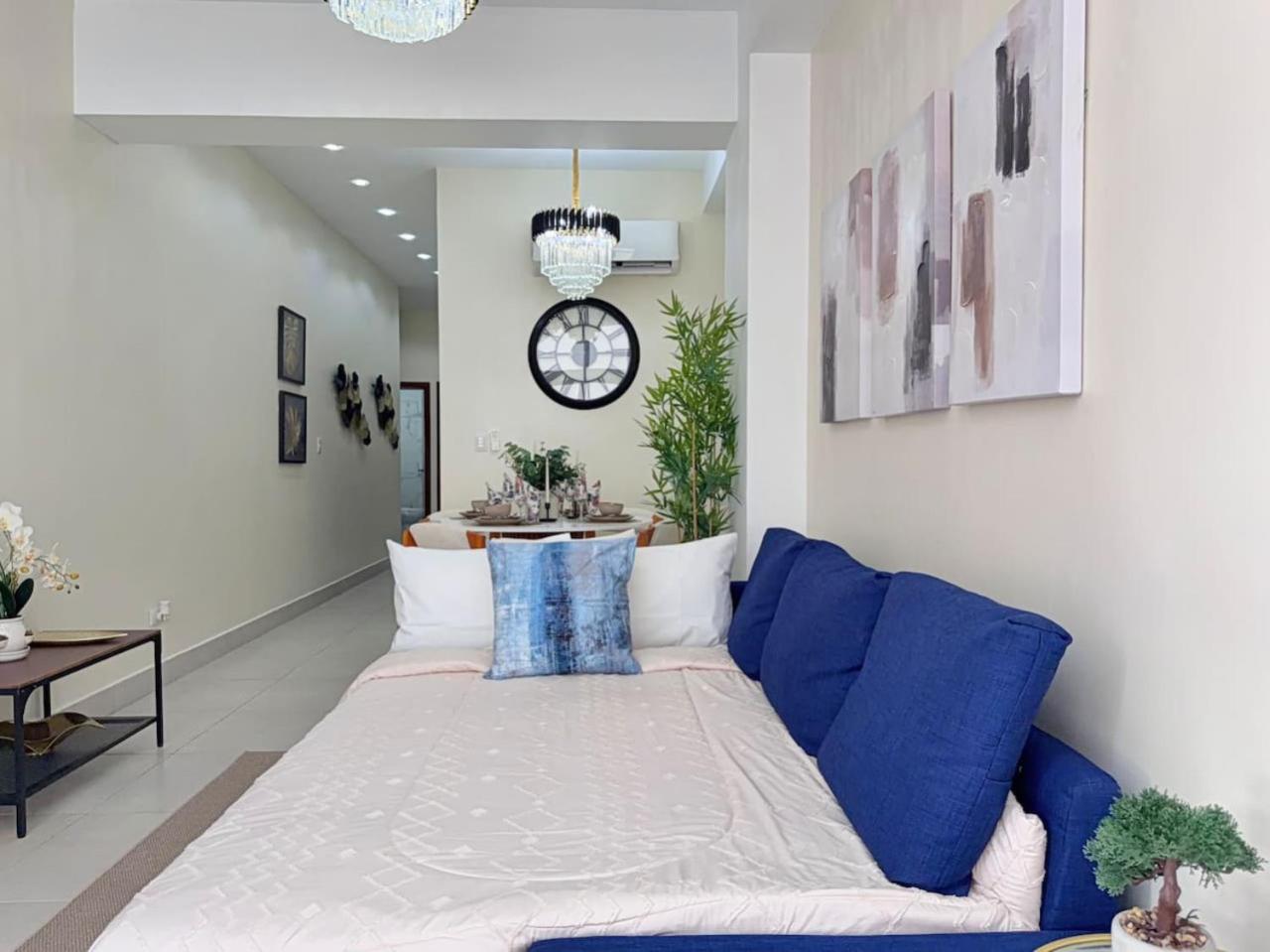 Modern 2 Bedroom Condo with Pool, gym, Wi-Fi., foto 13