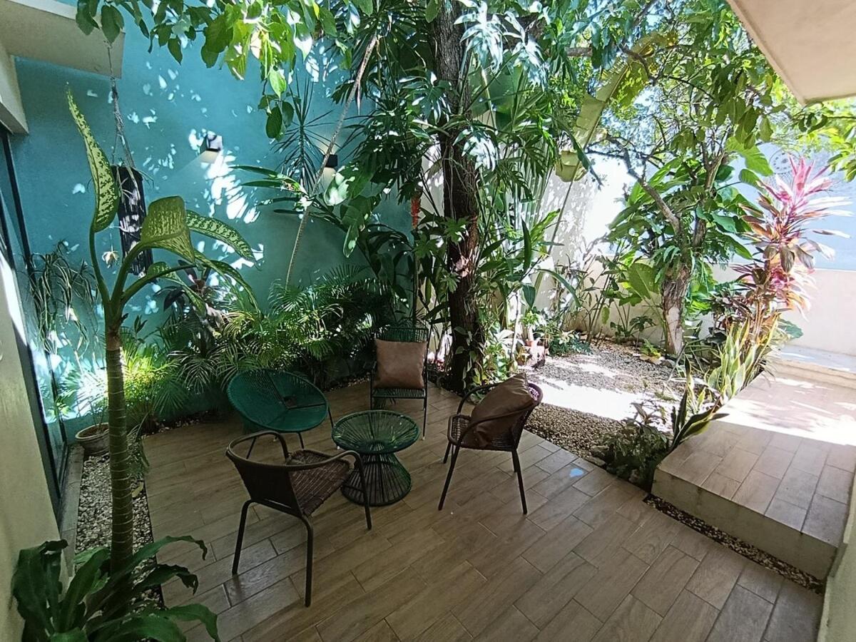 Private House with Pool, 2 Bedrooms & Parking, foto 14