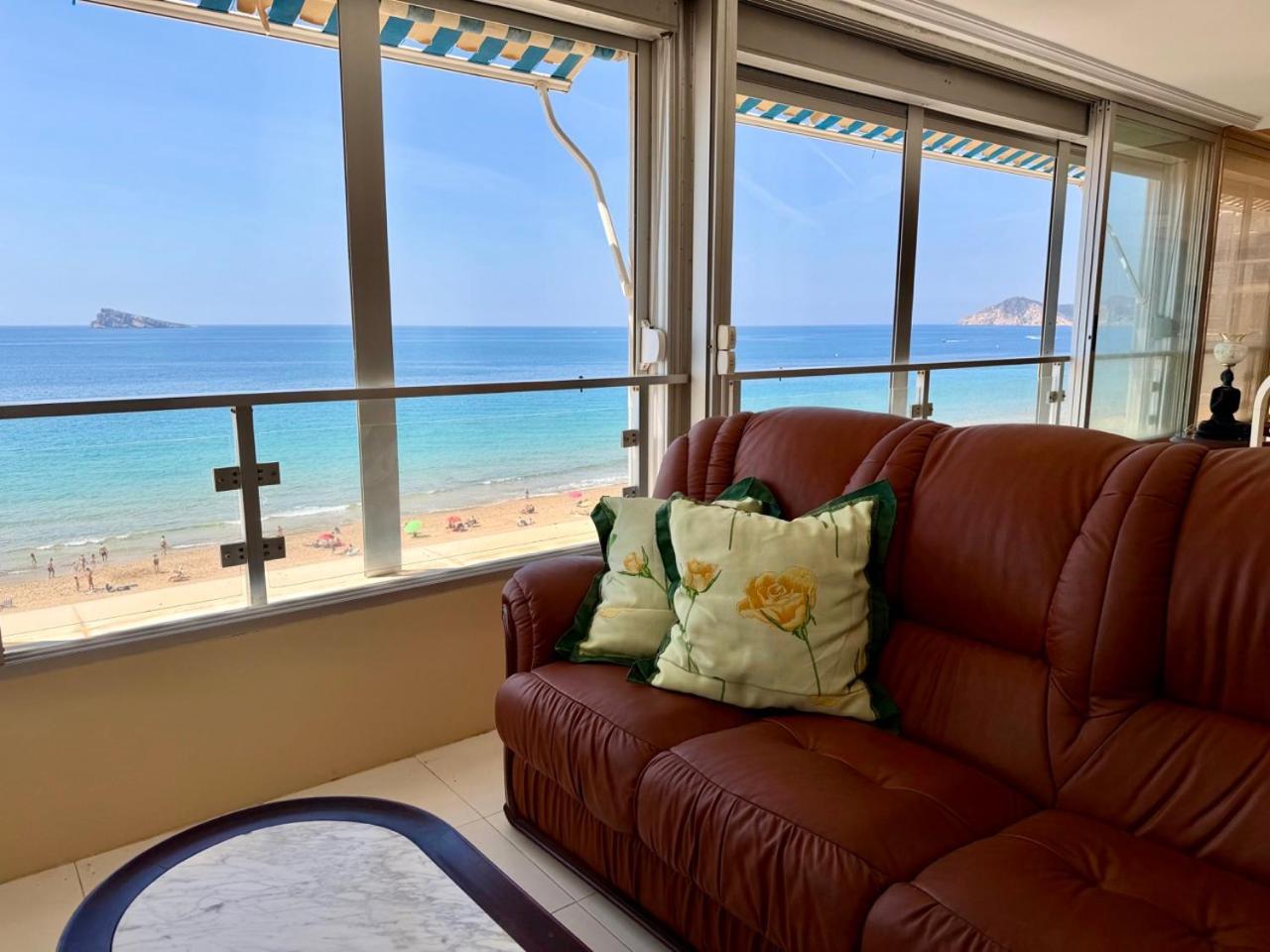 Beachfront Apartment for 6, 3 Bathrooms, Levante Beach