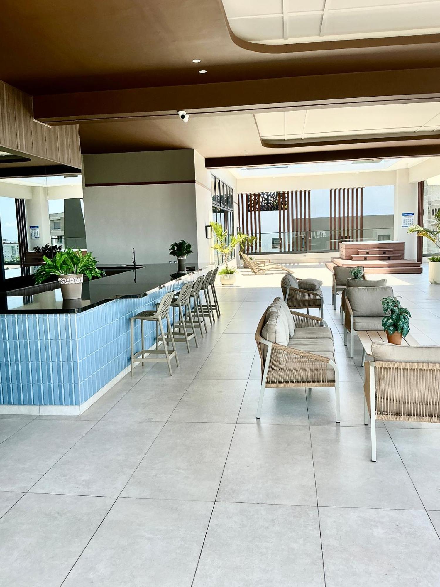 Luxury Designer Suite, Infinity Pool,City Views, foto 12