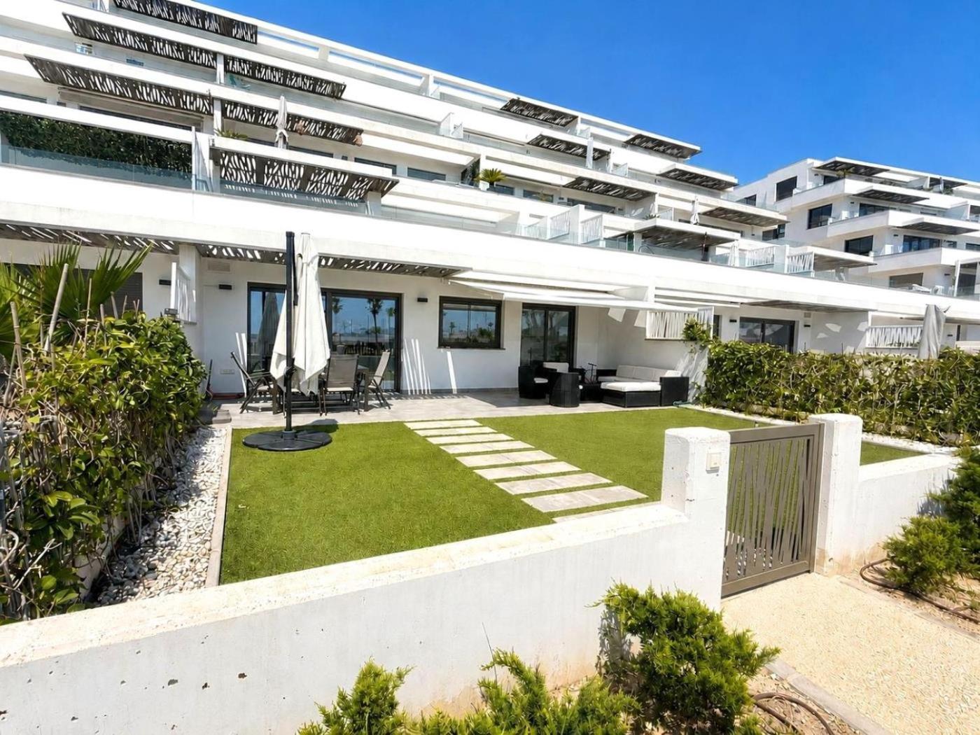 Exclusivo bajo con jardín en Seascape Finestrat