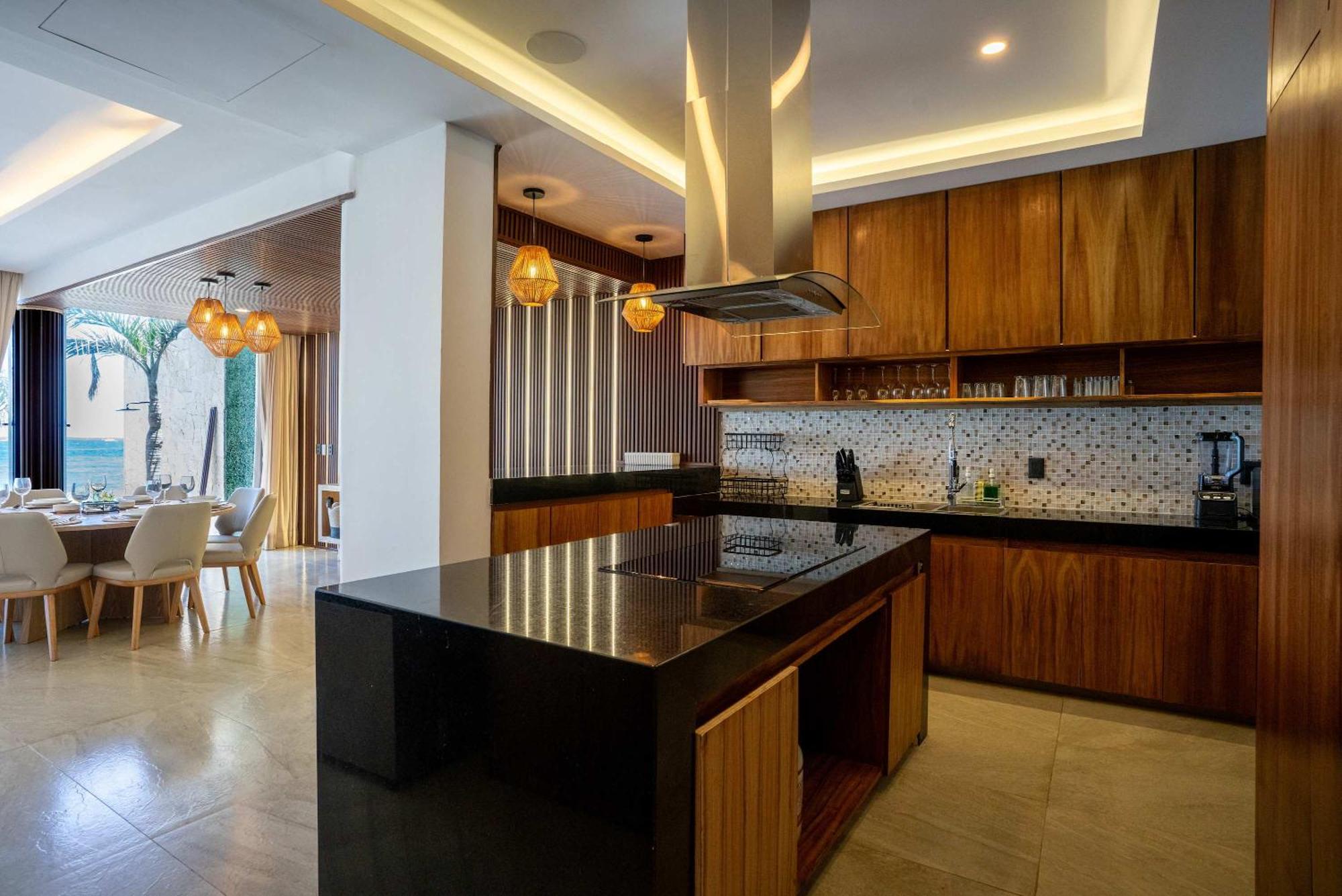 Villa Magdalena - 7BR - Oceanfront with Heated Pool, foto 7