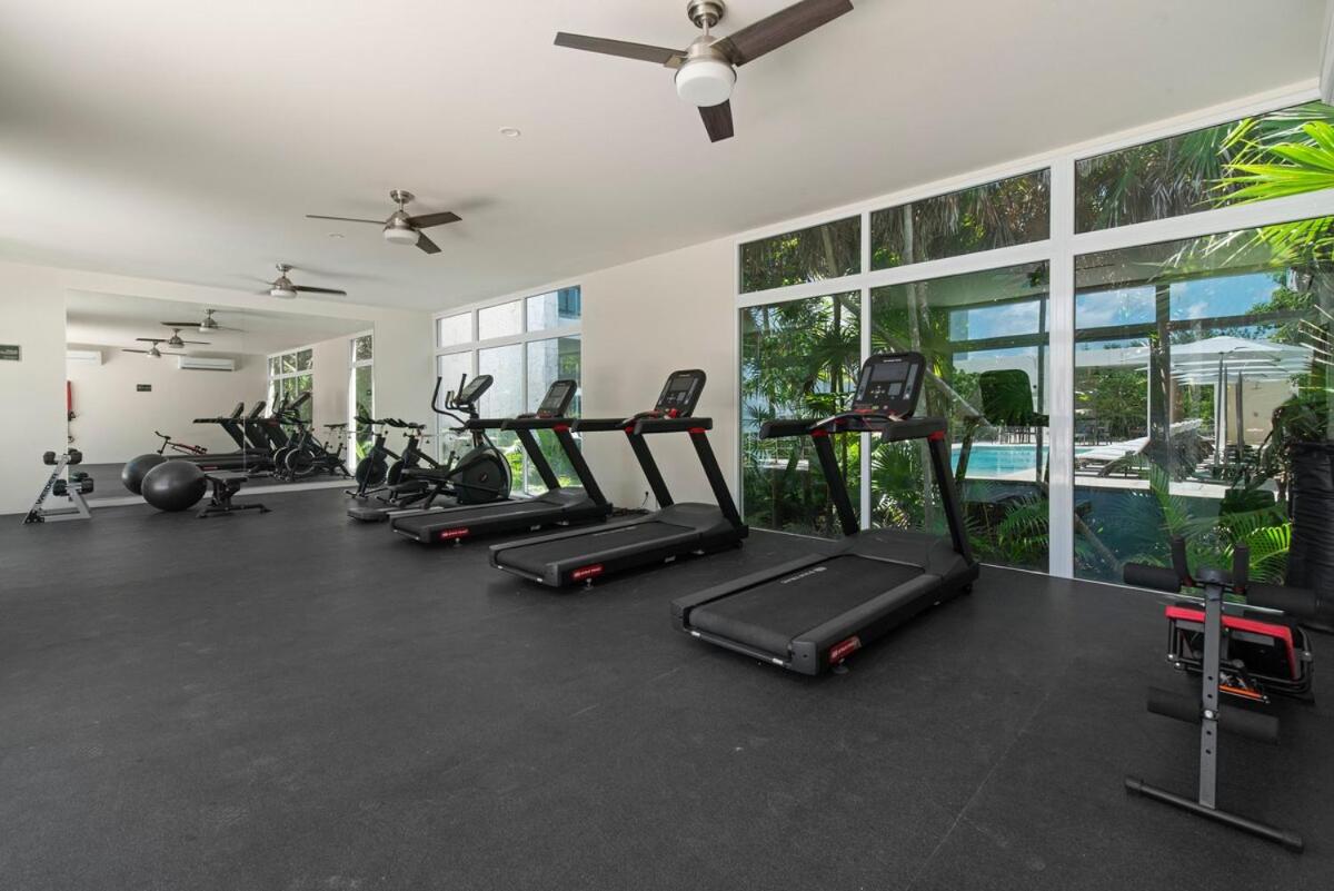 Akumal Caribbean 2BR Beach Condo Walk to Beach 7 Rooftop Pools, foto 13