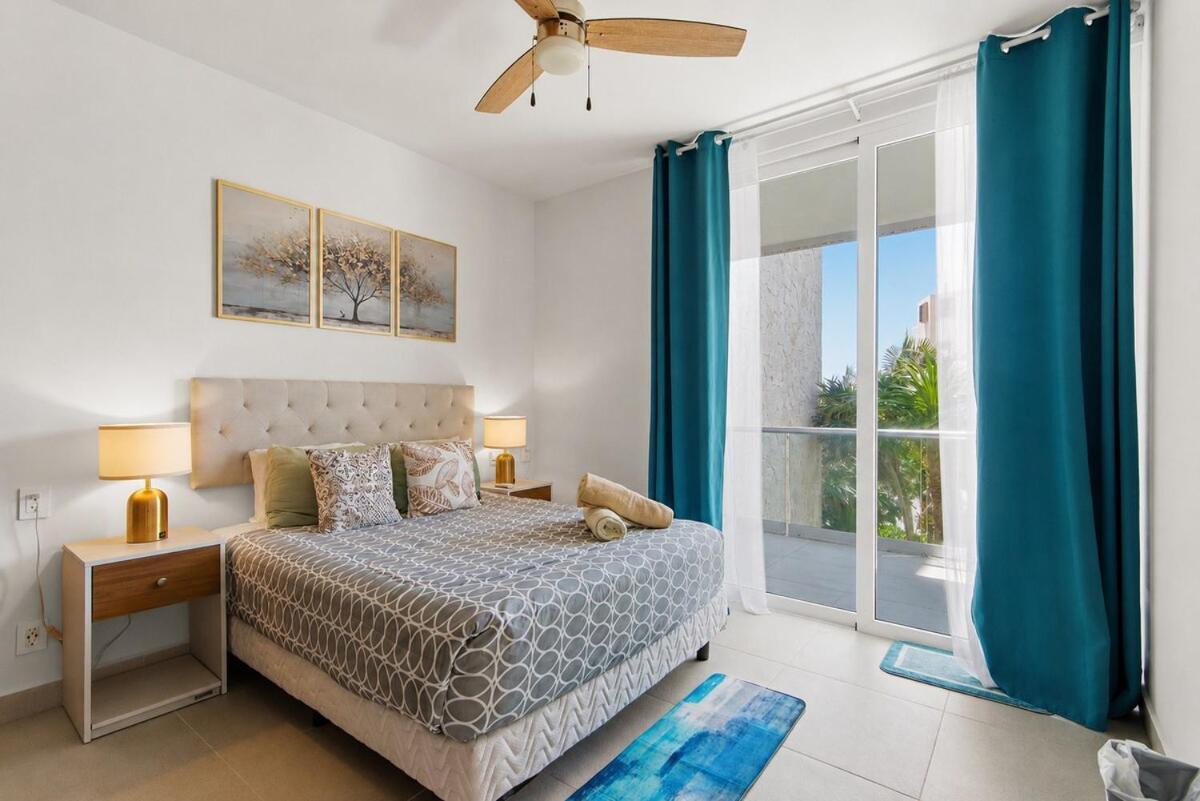 Akumal Caribbean 2BR Beach Condo Walk to Beach 7 Rooftop Pools, imagen 5