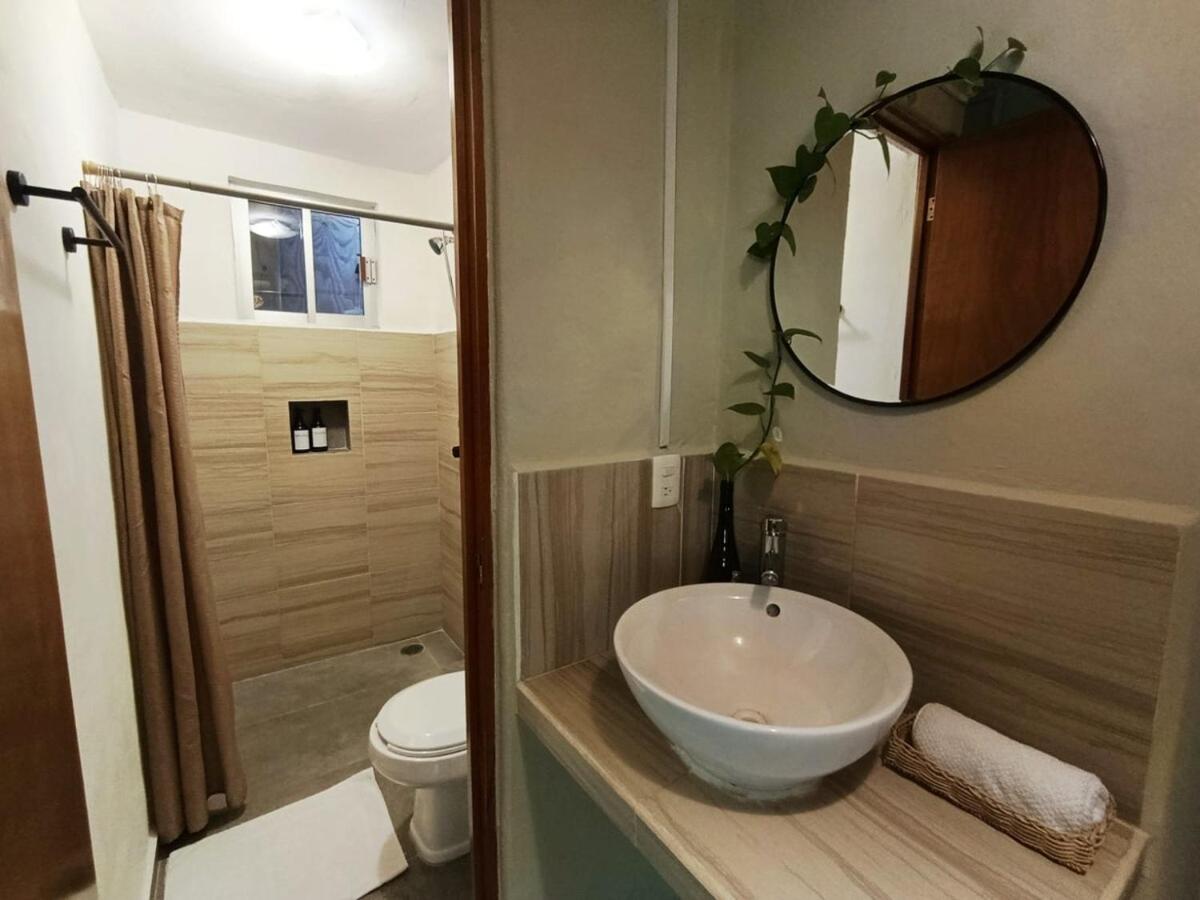 Private House with Pool, 2 Bedrooms & Parking, imagen 2