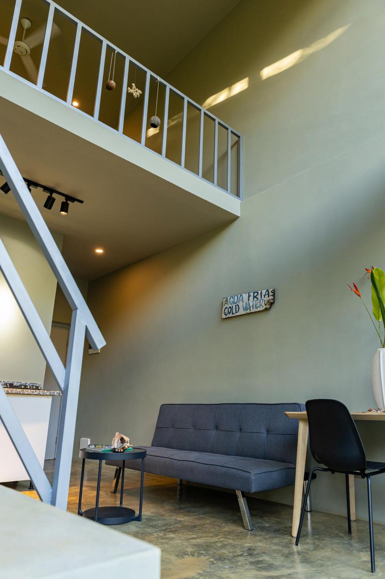 Elegant and Stylish - Riverside Tiny House Apartment, foto 12