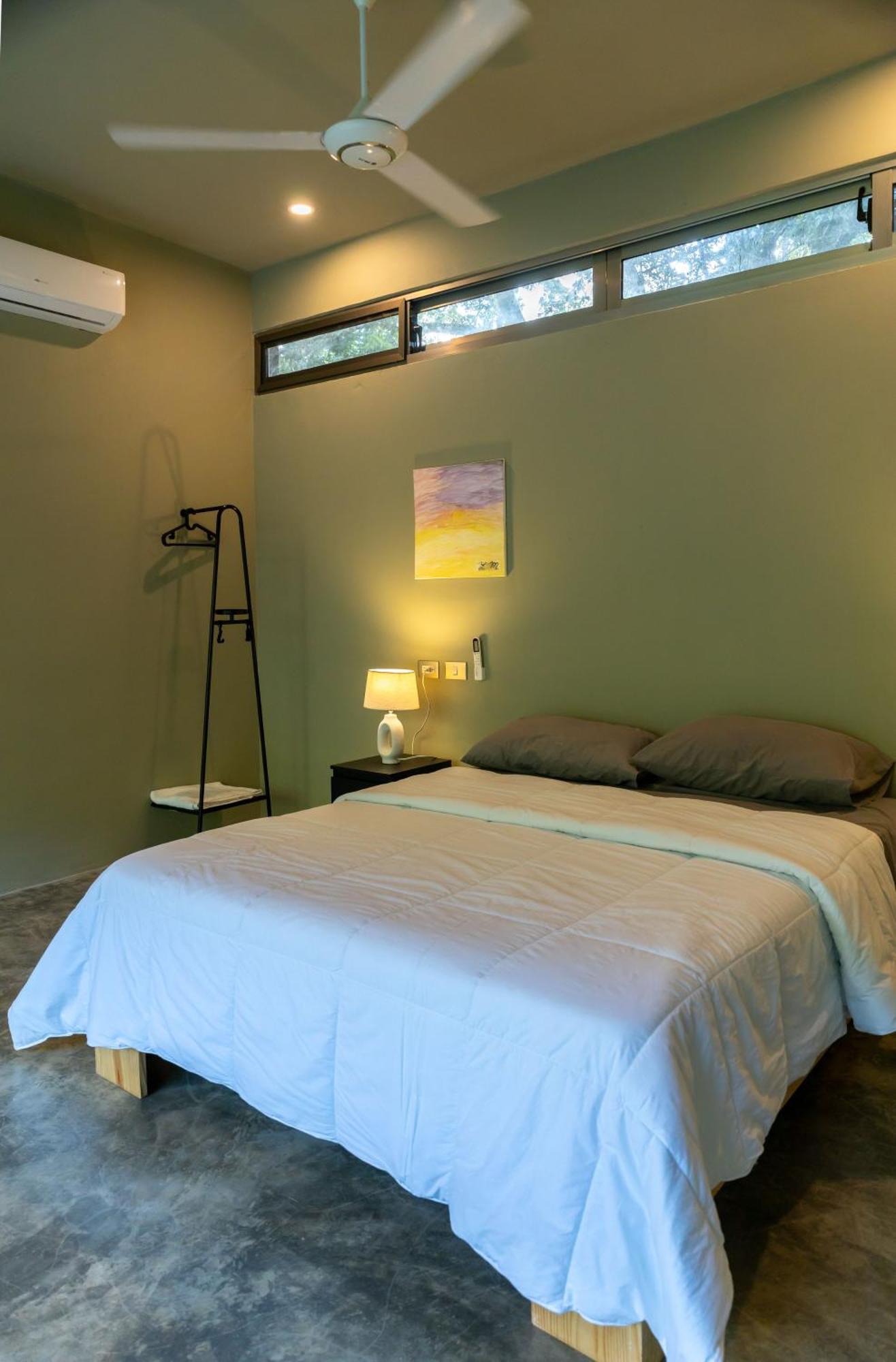 Elegant and Stylish - Riverside Tiny House Apartment, foto 14