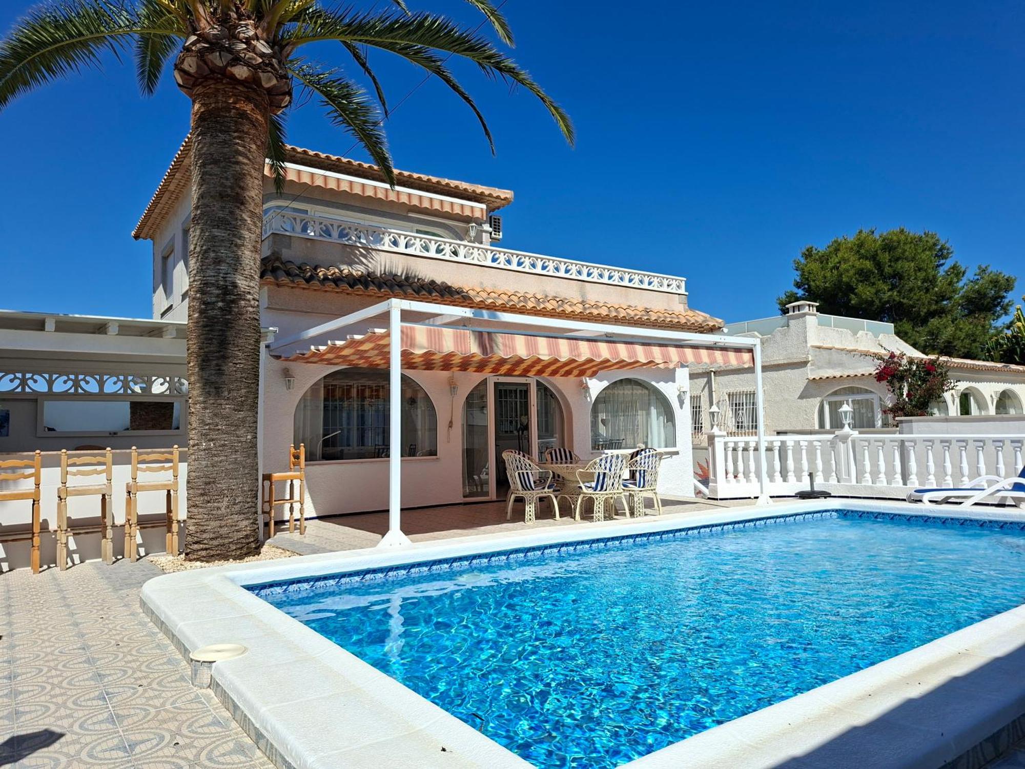 Family Villa Private Pool Large Outdoor Area PMT40