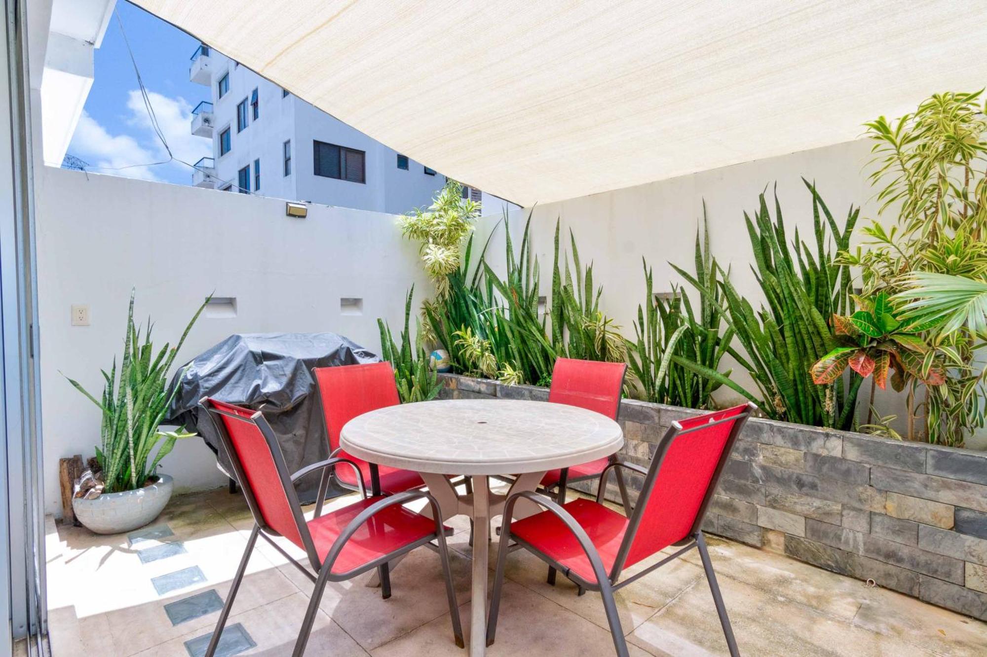 4 Bedroom Holiday Home with Private Pool and Great Location - fits 10, imagen 4