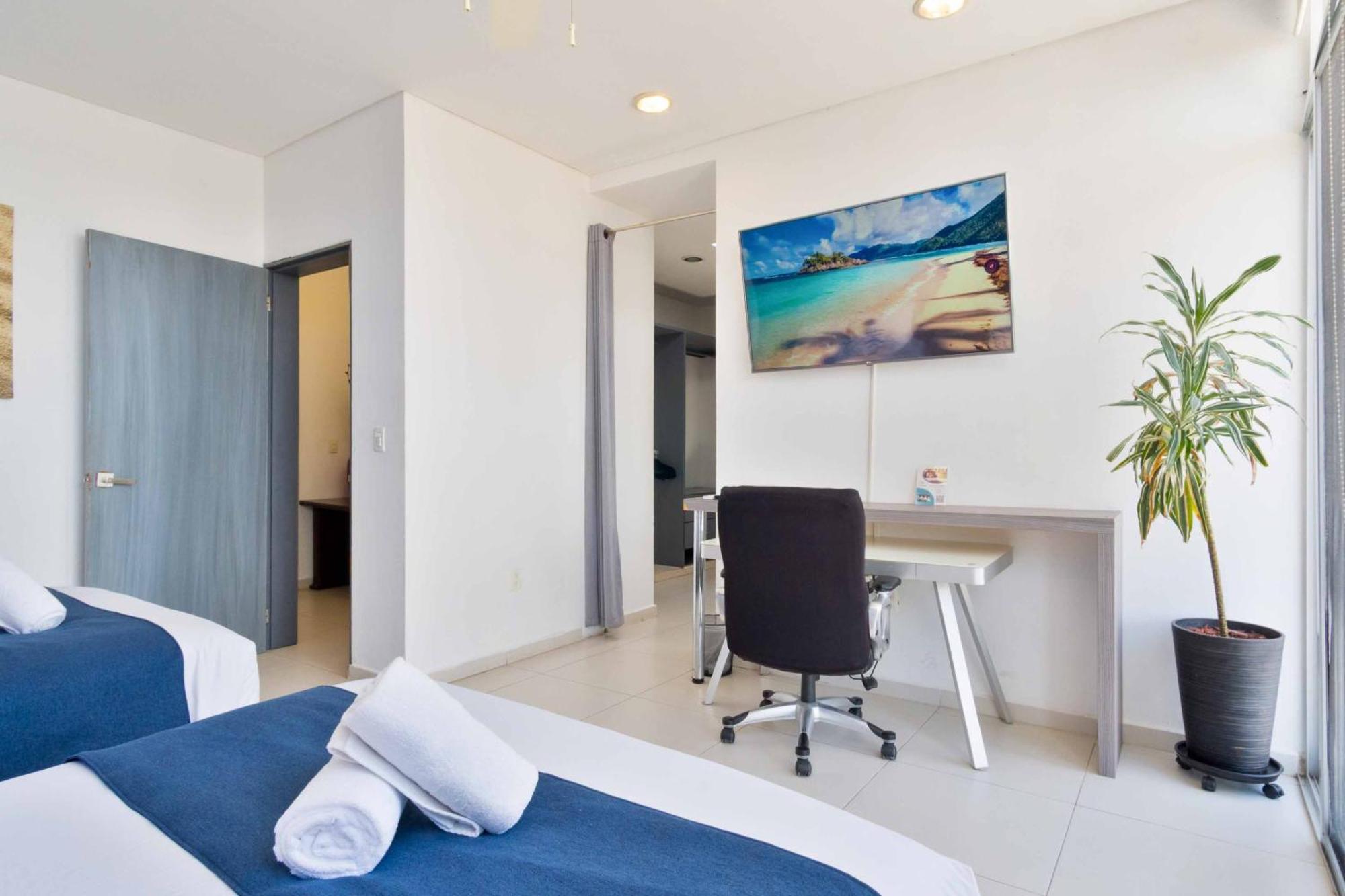 4 Bedroom Holiday Home with Private Pool and Great Location - fits 10, foto 12
