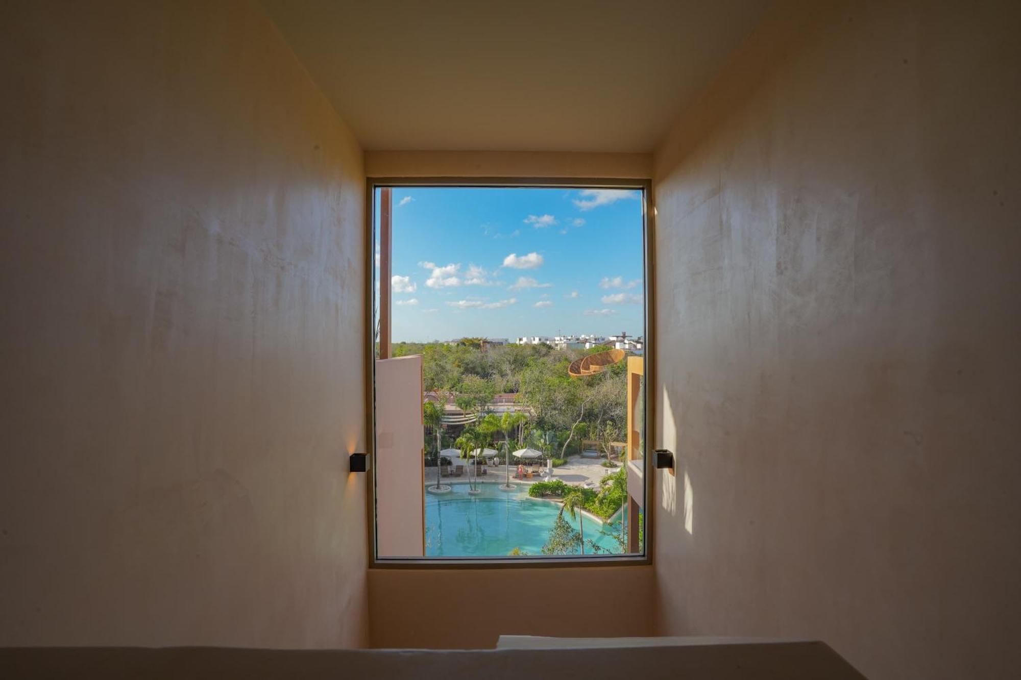 1BR Jungle Escape in Aflora Condo with Private Pool, foto 15
