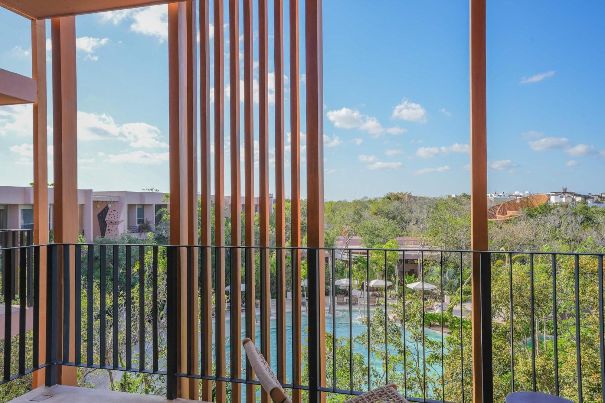 1BR Jungle Escape in Aflora Condo with Private Pool, foto 14