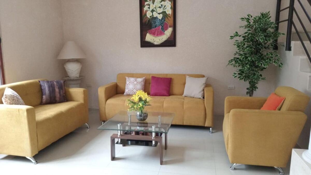Gated house with garden and pool Mérida