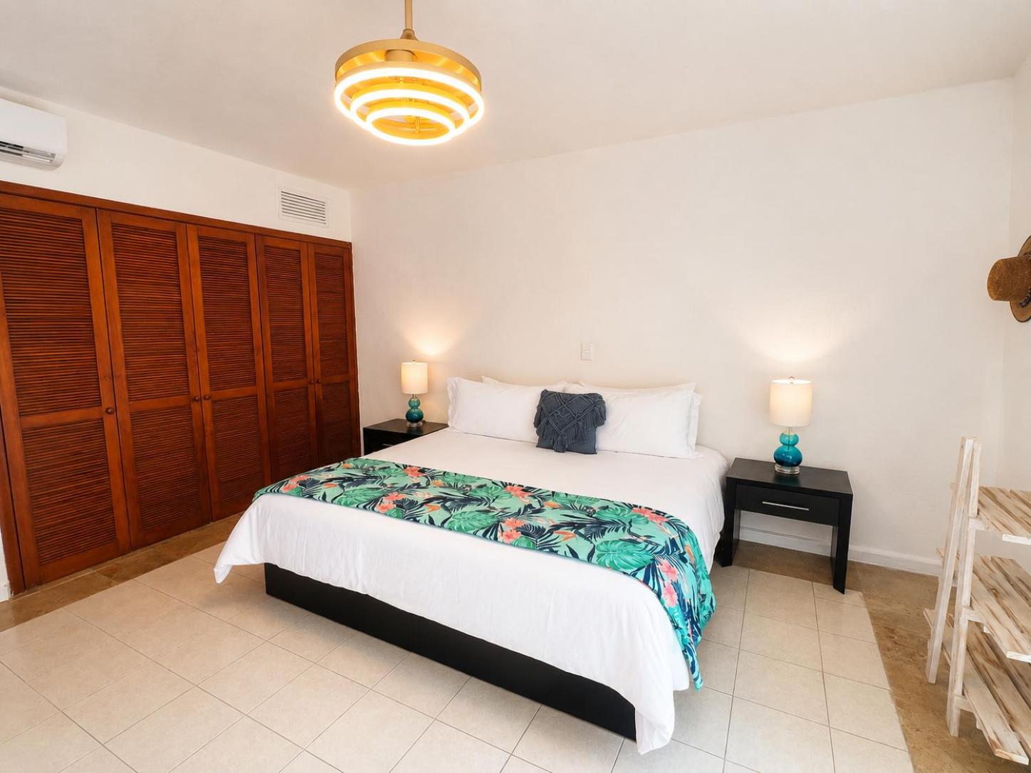 Beachfront condo with loft and sea views, foto 13