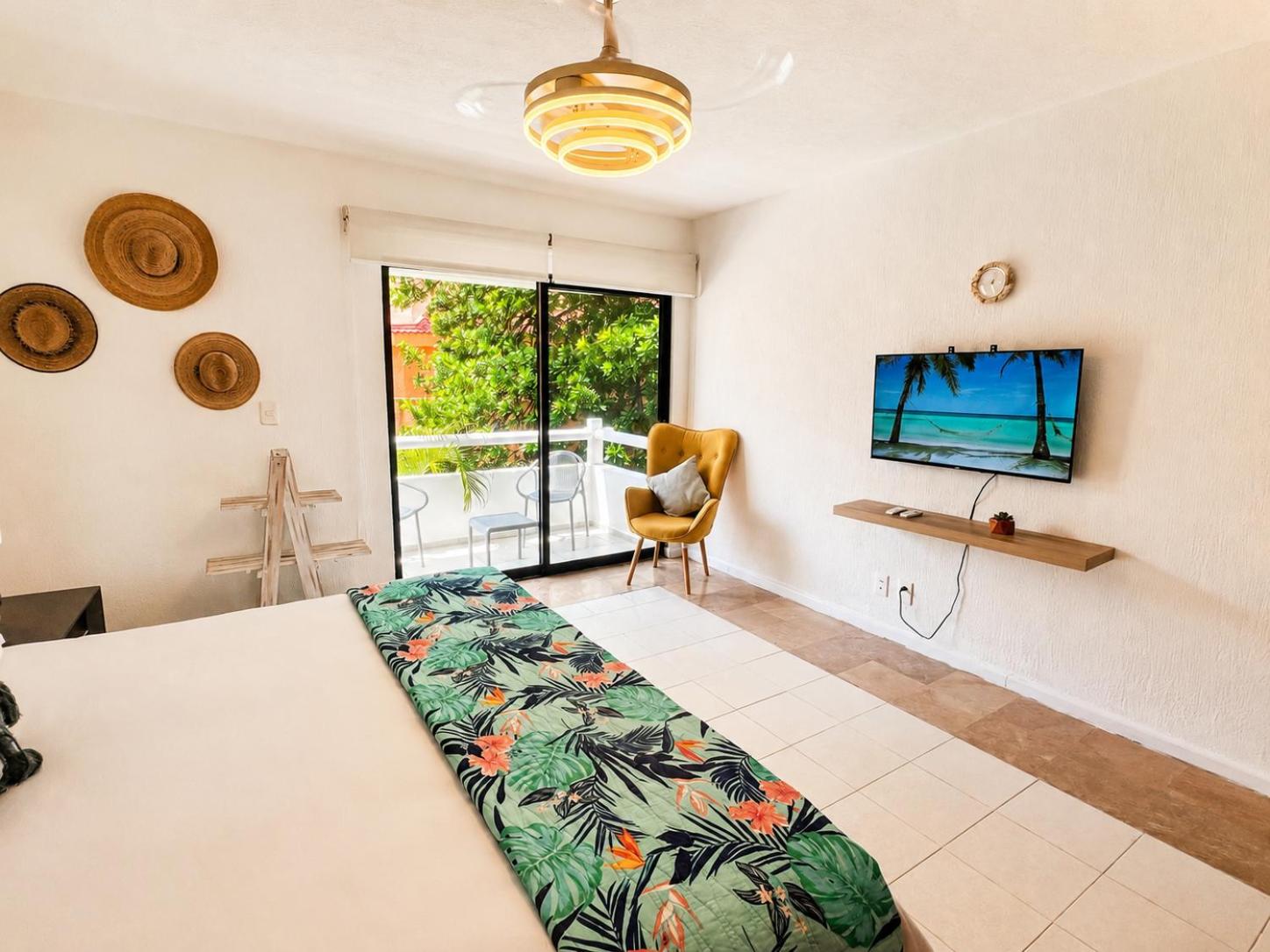 Beachfront condo with loft and sea views, foto 16