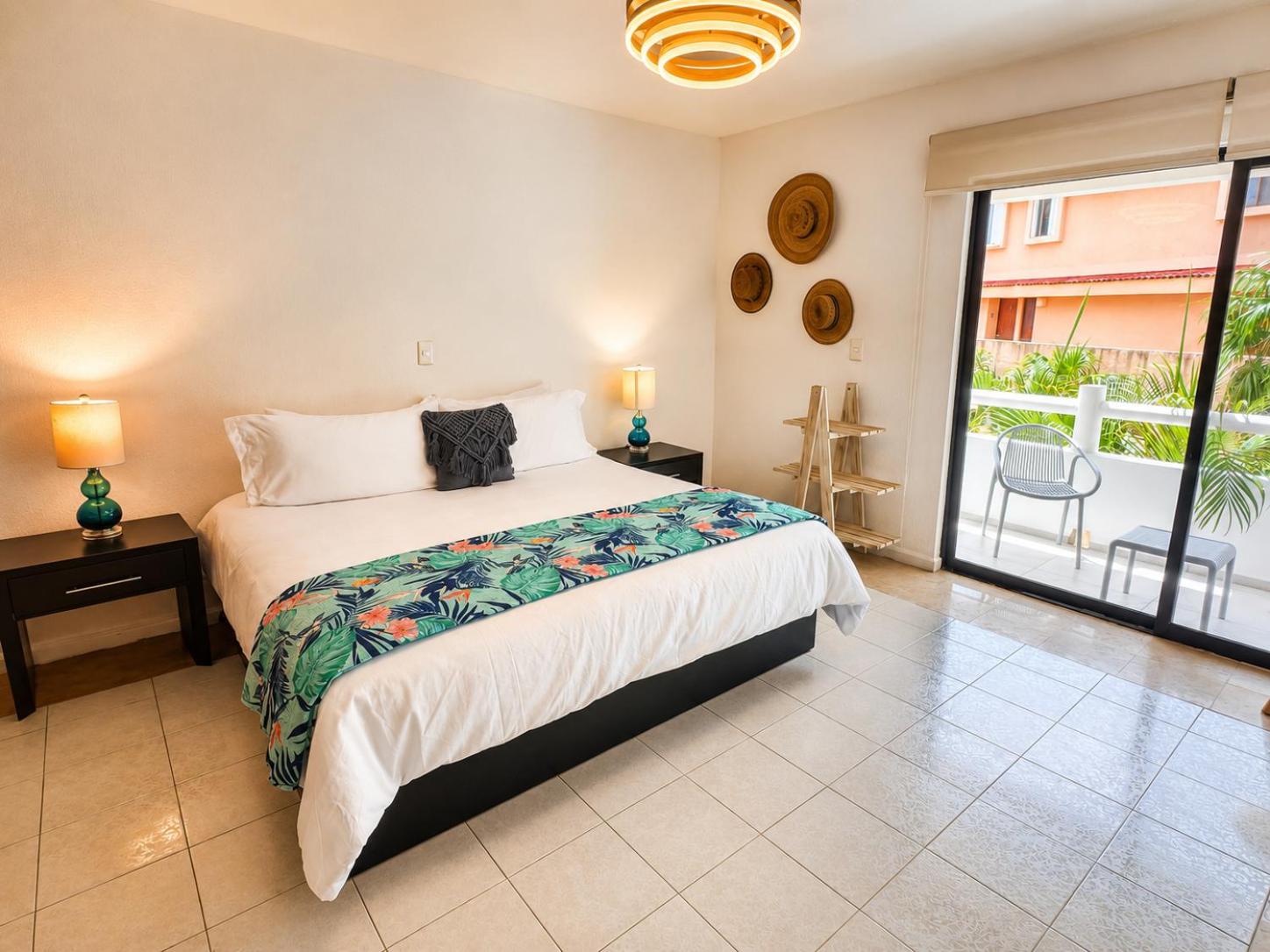 Beachfront condo with loft and sea views, imagen 5