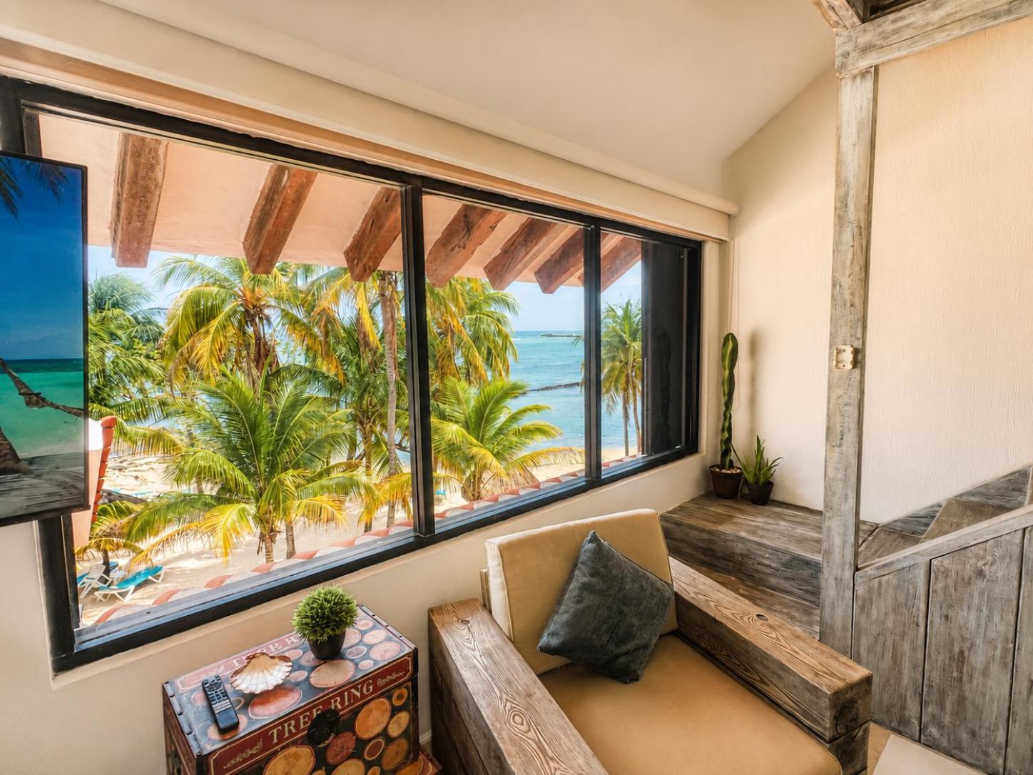 Beachfront condo with loft and sea views, foto 11