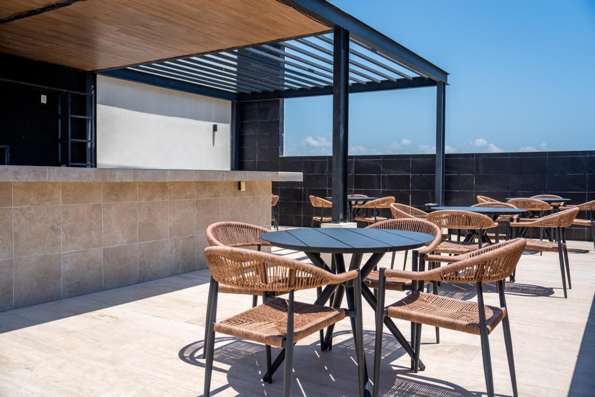 Musa Del Carmen, Centric Apt with Rooftop, Pool, Hot tub, Gym, imagen 5