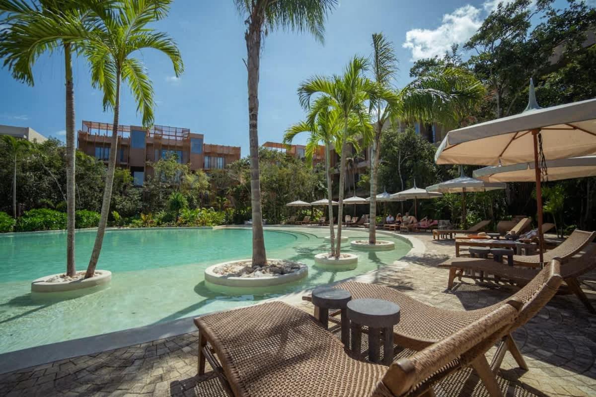 1BR Jungle Escape in Aflora Condo with Private Pool, imagen 3