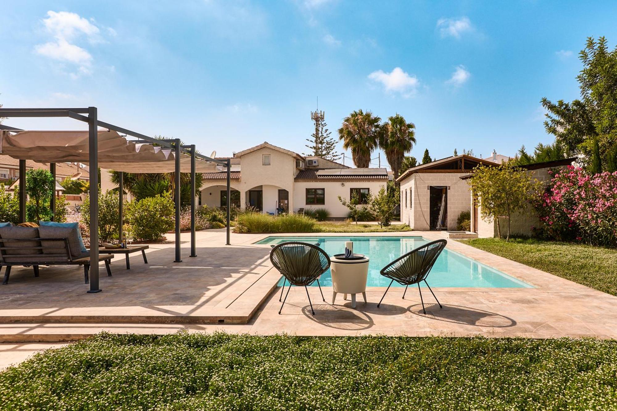 Garden House in Alicante with Infinity Pool - by Welcomely