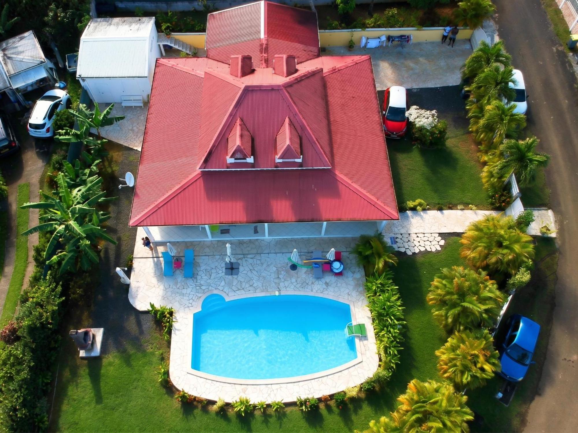 Appartement cosy à Sainte Rose / 50 m² / Piscine partagée