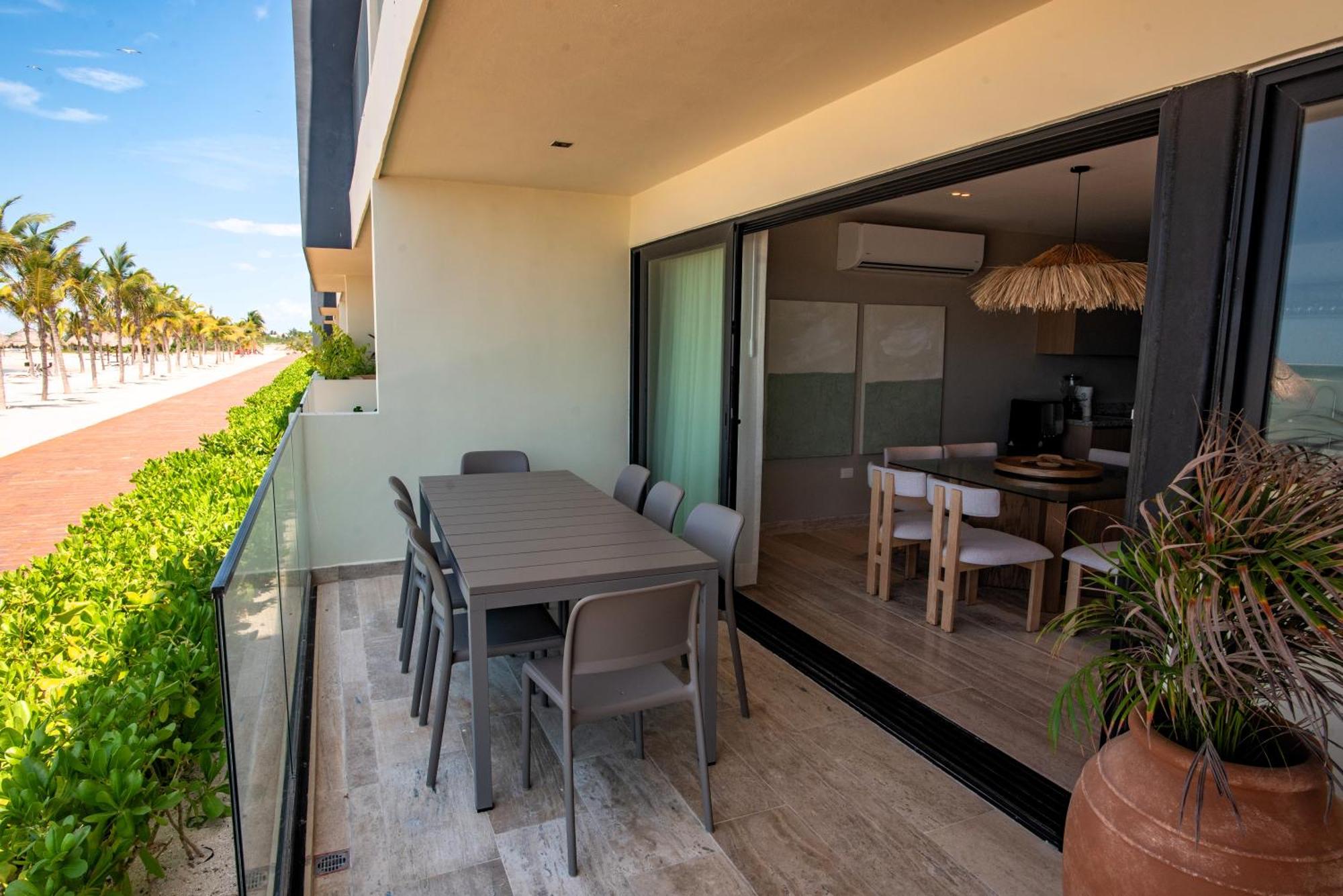 Splendid 3BR beachfront villa for 9 Yucalpeten Marina Resort, foto 14