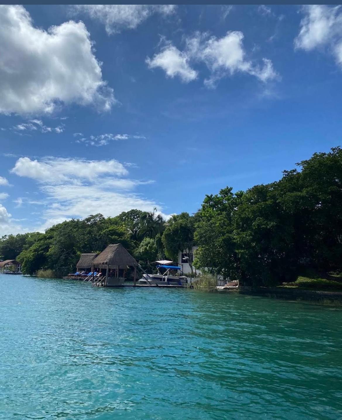 Navega en velero privado Motoko en la laguna de los 7 colores en Bacalar Quintana Roo, imagen 3
