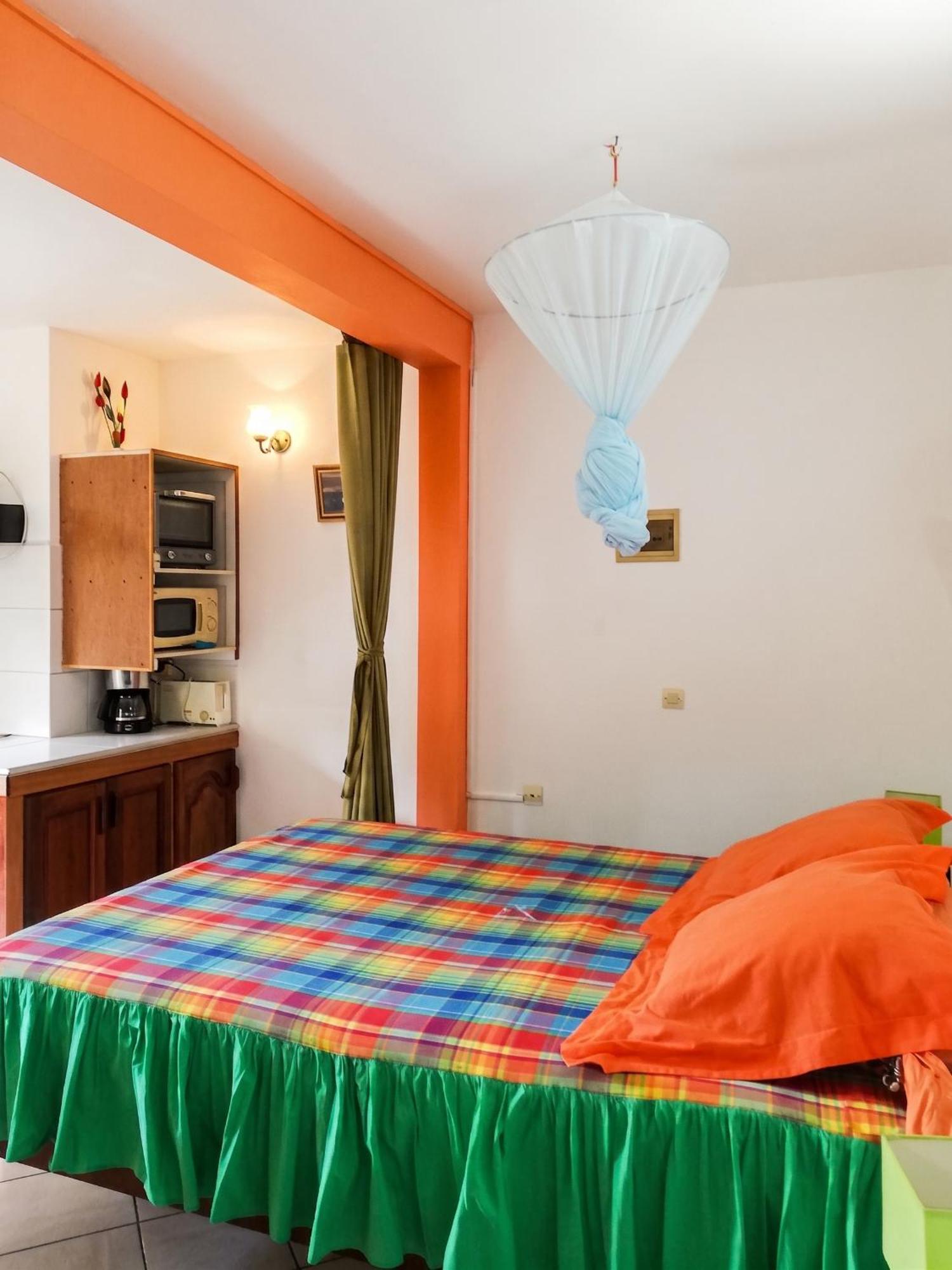 Studio charmant à Sainte-Luce, 28 m², terrasse et jardin.