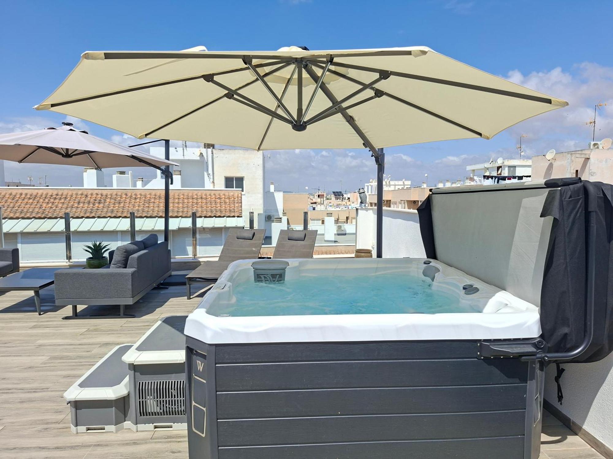 Penthouse-Pool-Jacuzzi-Gym-Sauna- Beach PMT41