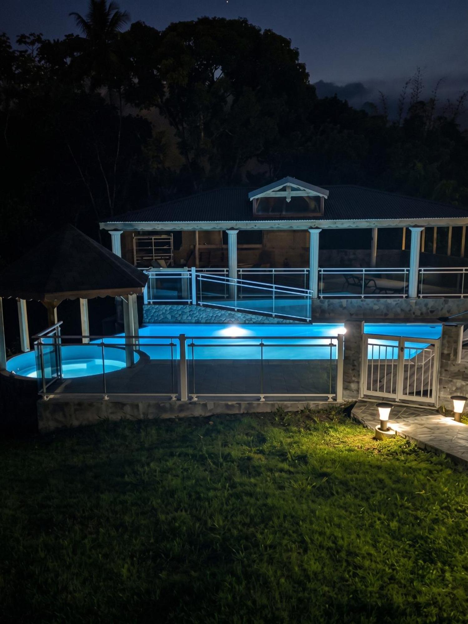 Appartement charmant à Lamentin avec piscine partagée