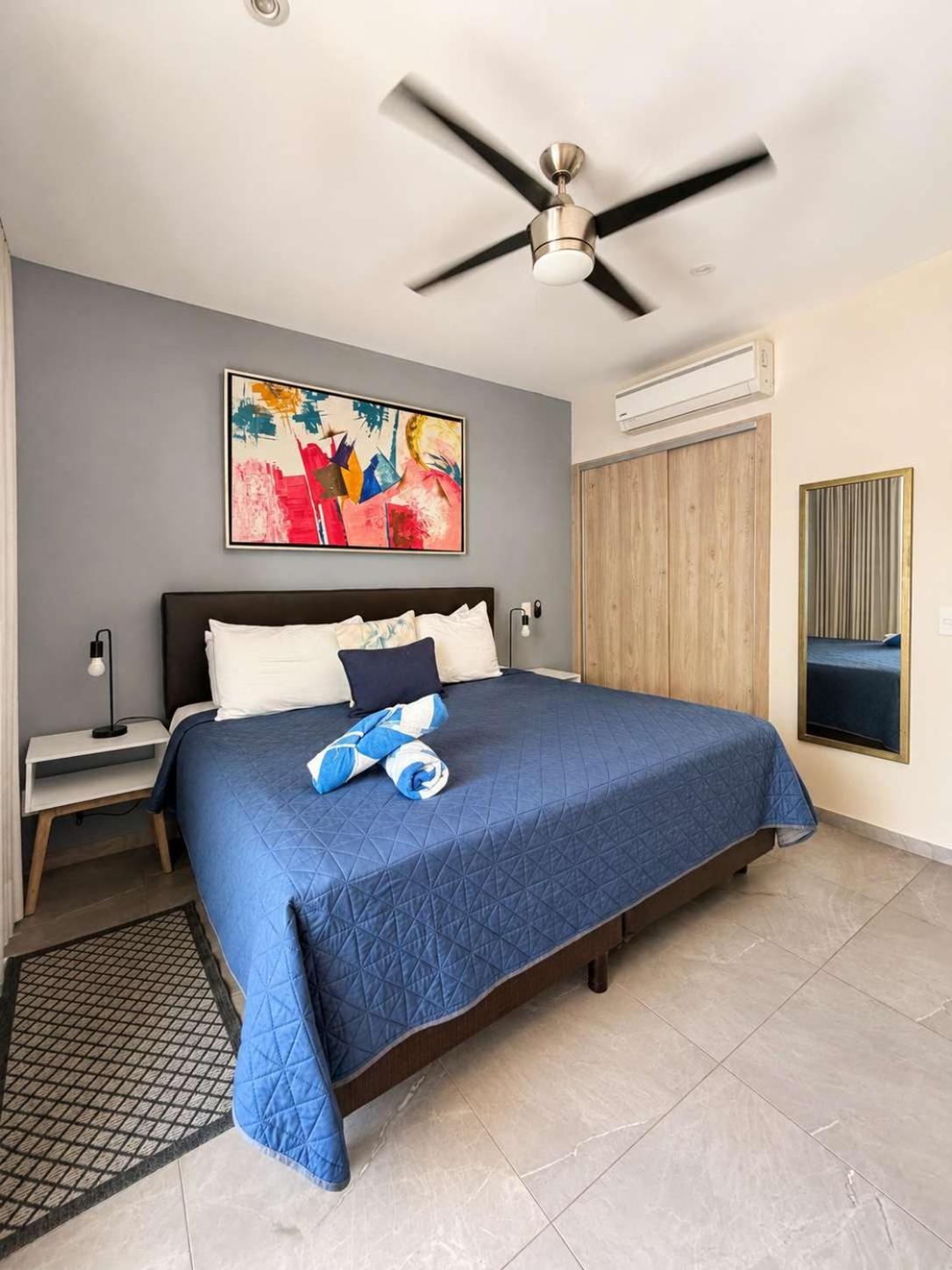 Quiet Pool-View 1BR Near 5th Avenue, imagen 4
