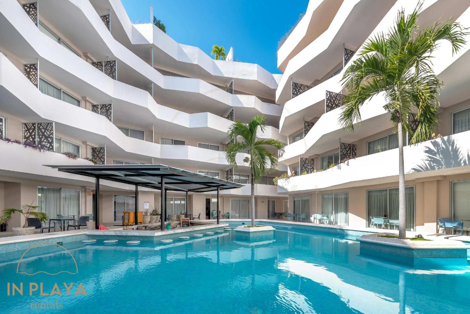 Quiet Pool-View 1BR Near 5th Avenue, foto 16