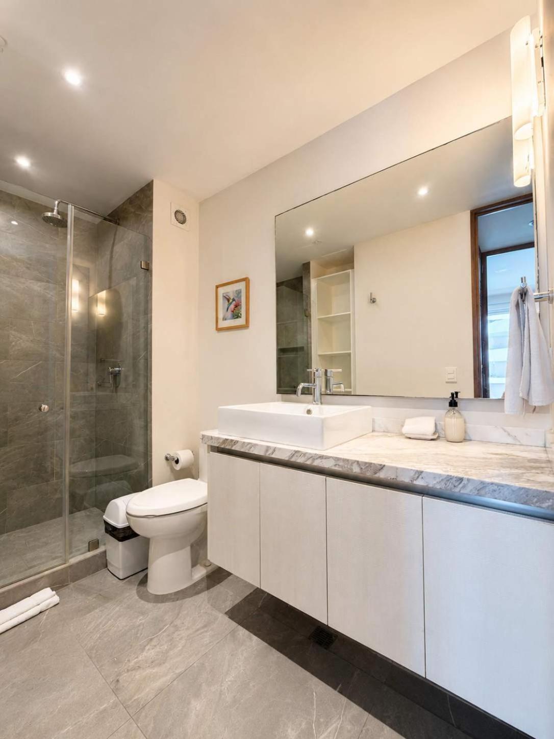 Quiet Pool-View 1BR Near 5th Avenue, foto 13