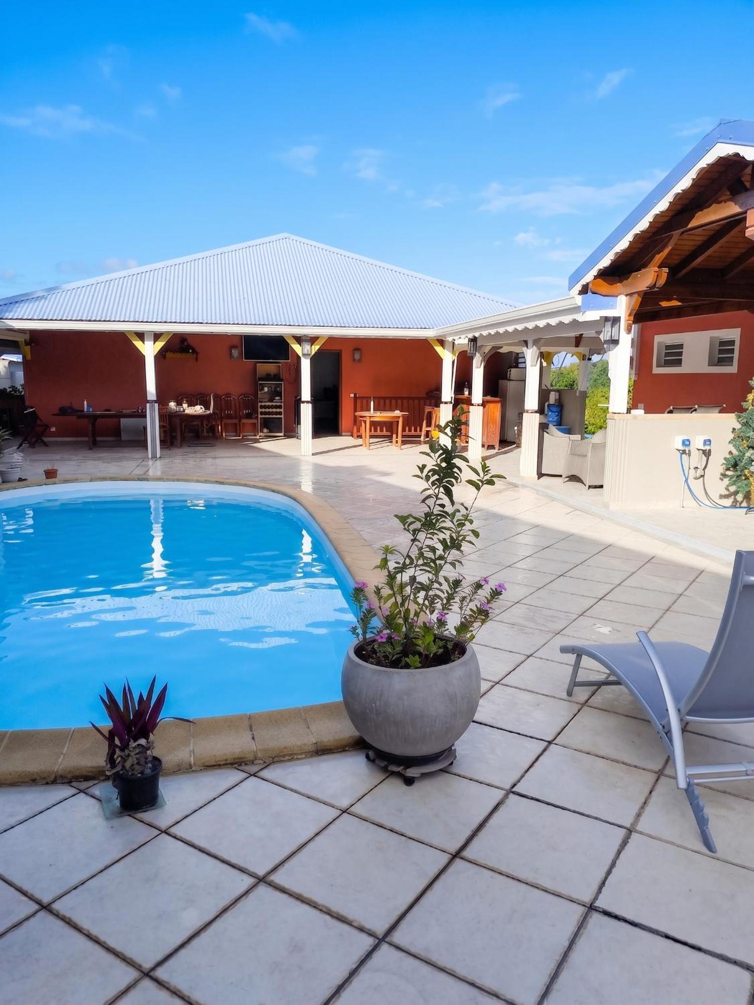 Appartement avec balcon à Le Gosier, 97 m², piscine