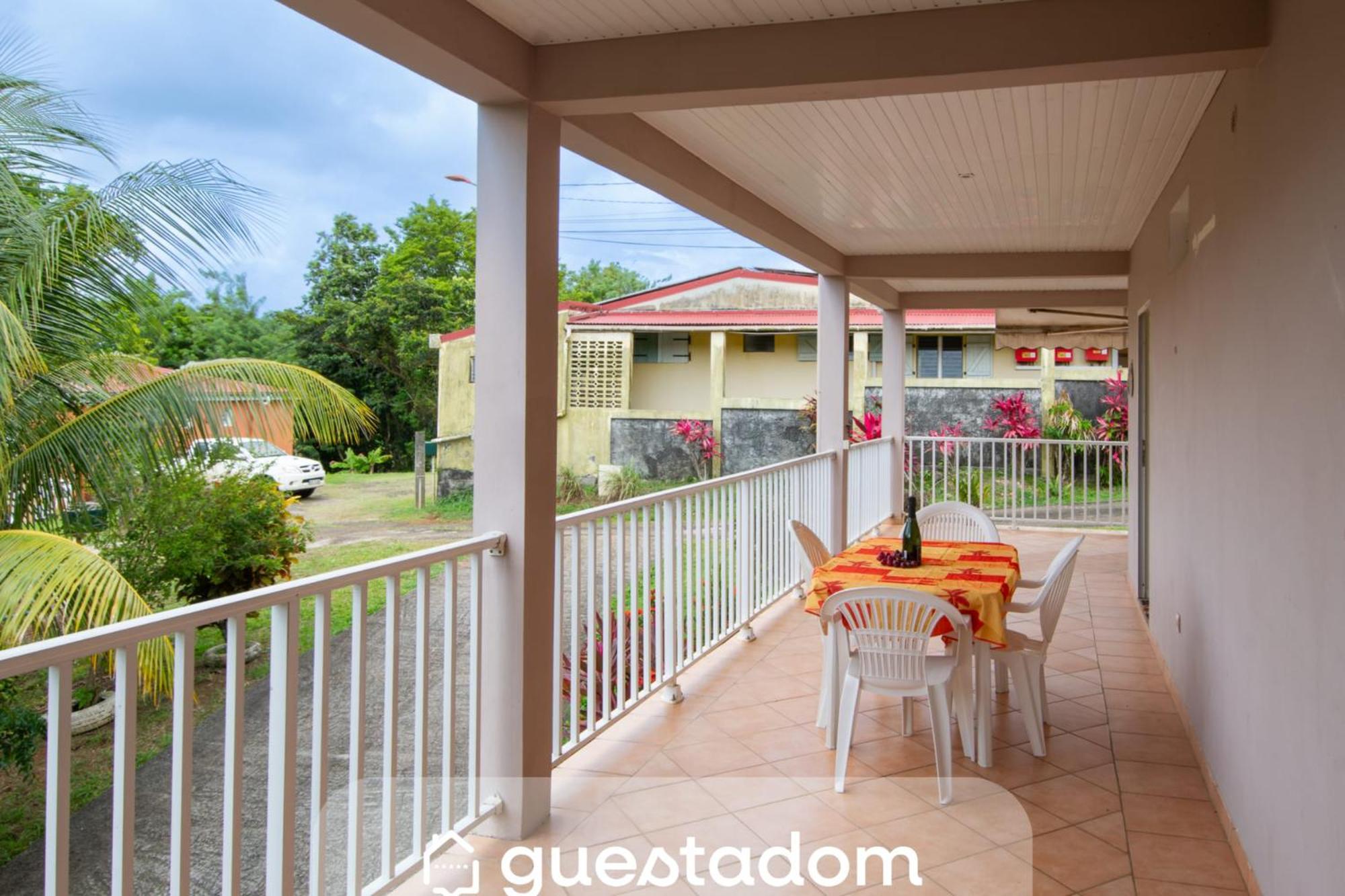 Le Lamentin - Patio - TV
