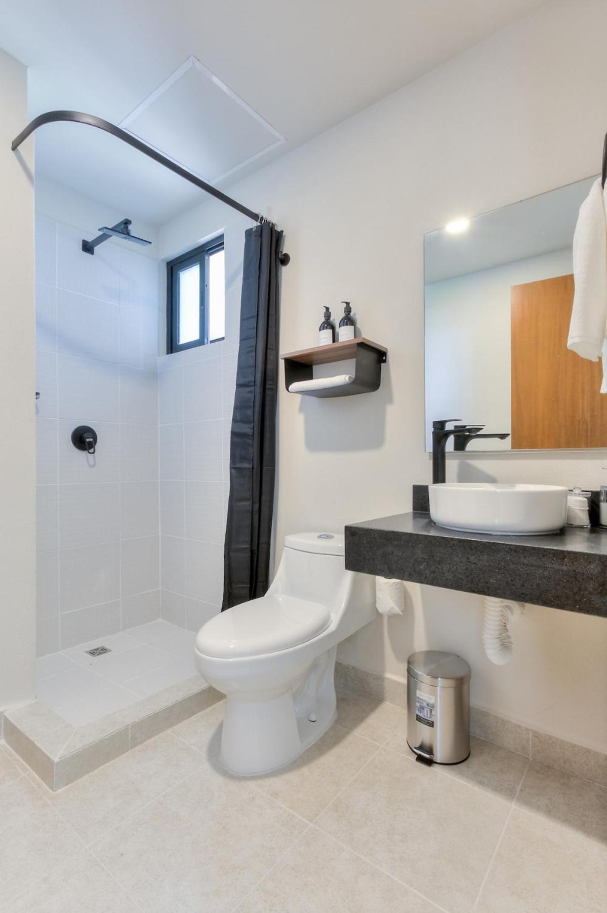 Unbeatable Location with 2 Bedrooms and Pool 508, imagen 3