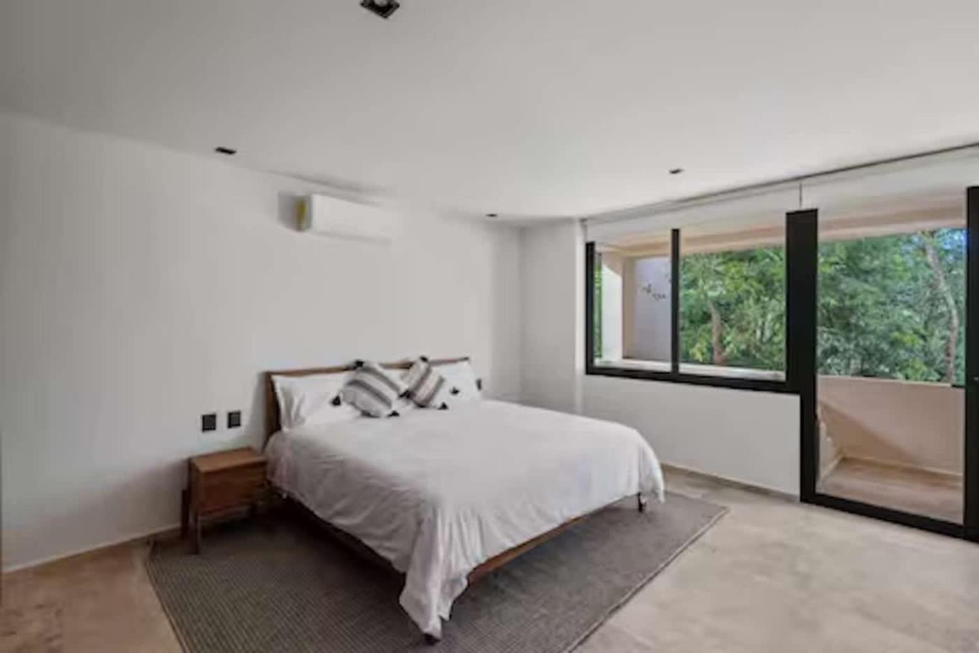 Chic Jungle 2BR - Balcony Priv Pool Steam & Gym, imagen 4