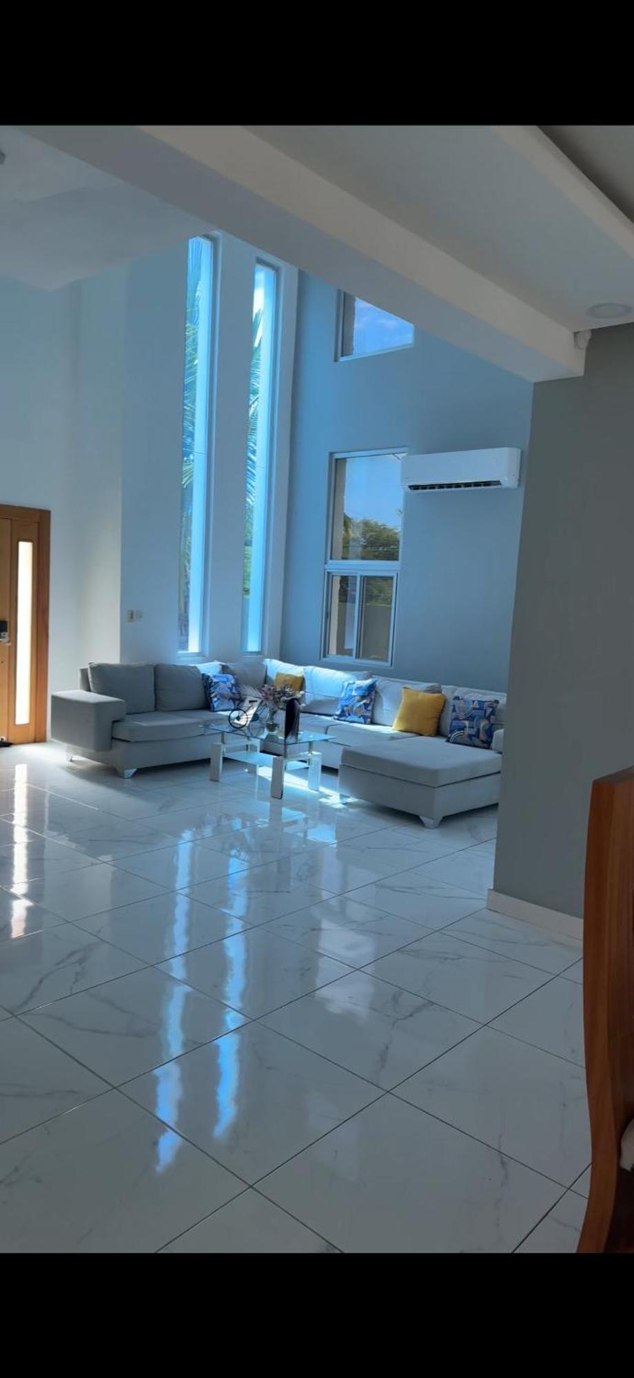 5 Star Villa minutes from Airport and Beaches, foto 15