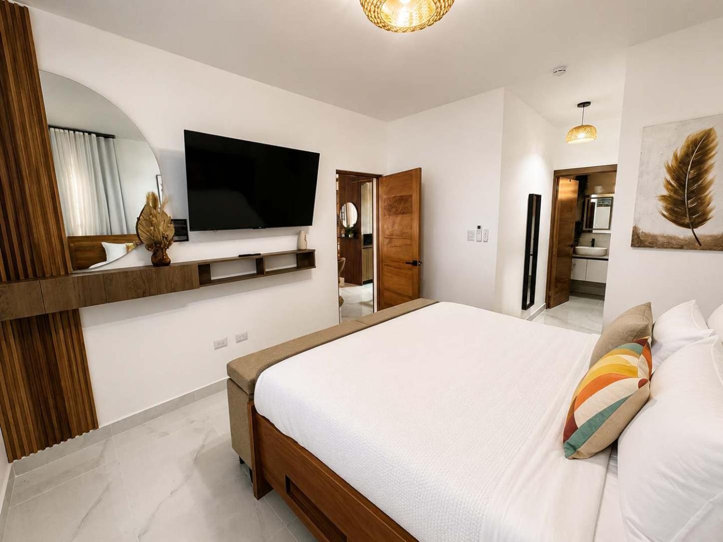 Luxury 2BR Penthouse Rooftop Jacuzzi Near Beach, foto 7