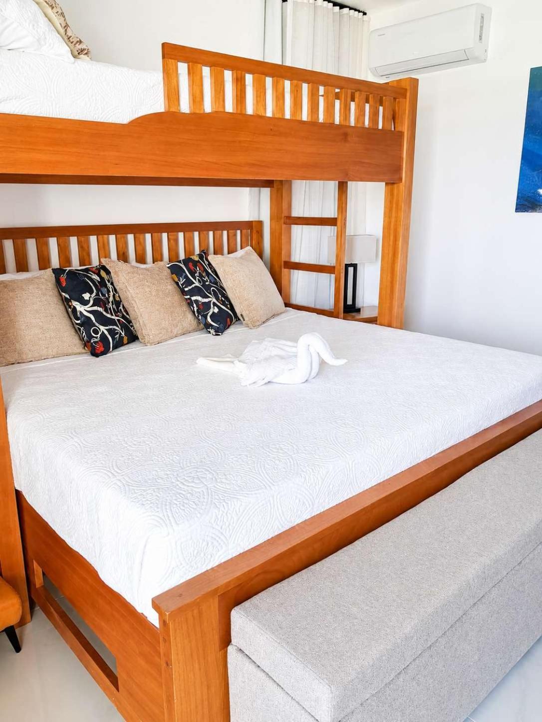 Luxury 2BR Penthouse Rooftop Jacuzzi Near Beach, foto 12