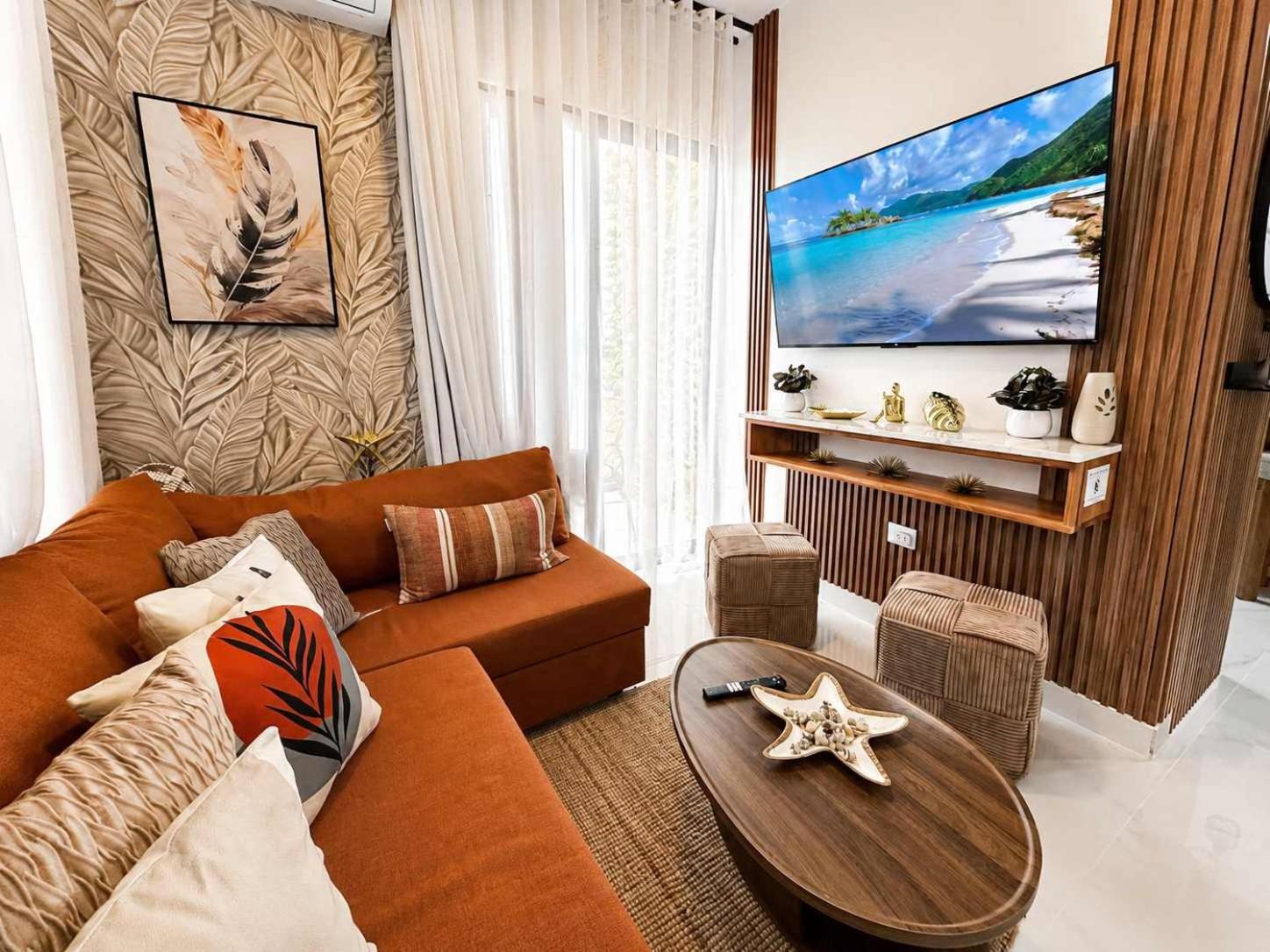 Luxury 2BR Penthouse Rooftop Jacuzzi Near Beach, imagen 5