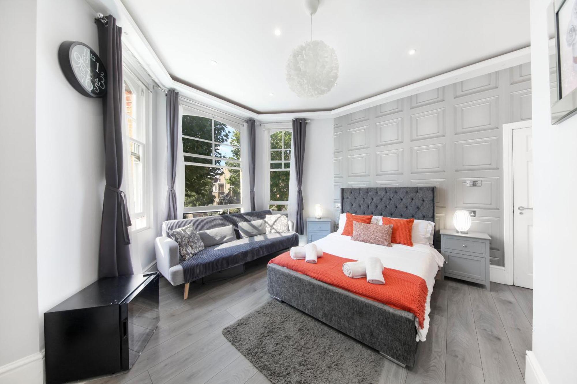 Hackney Suites - En-suite rooms & amenities