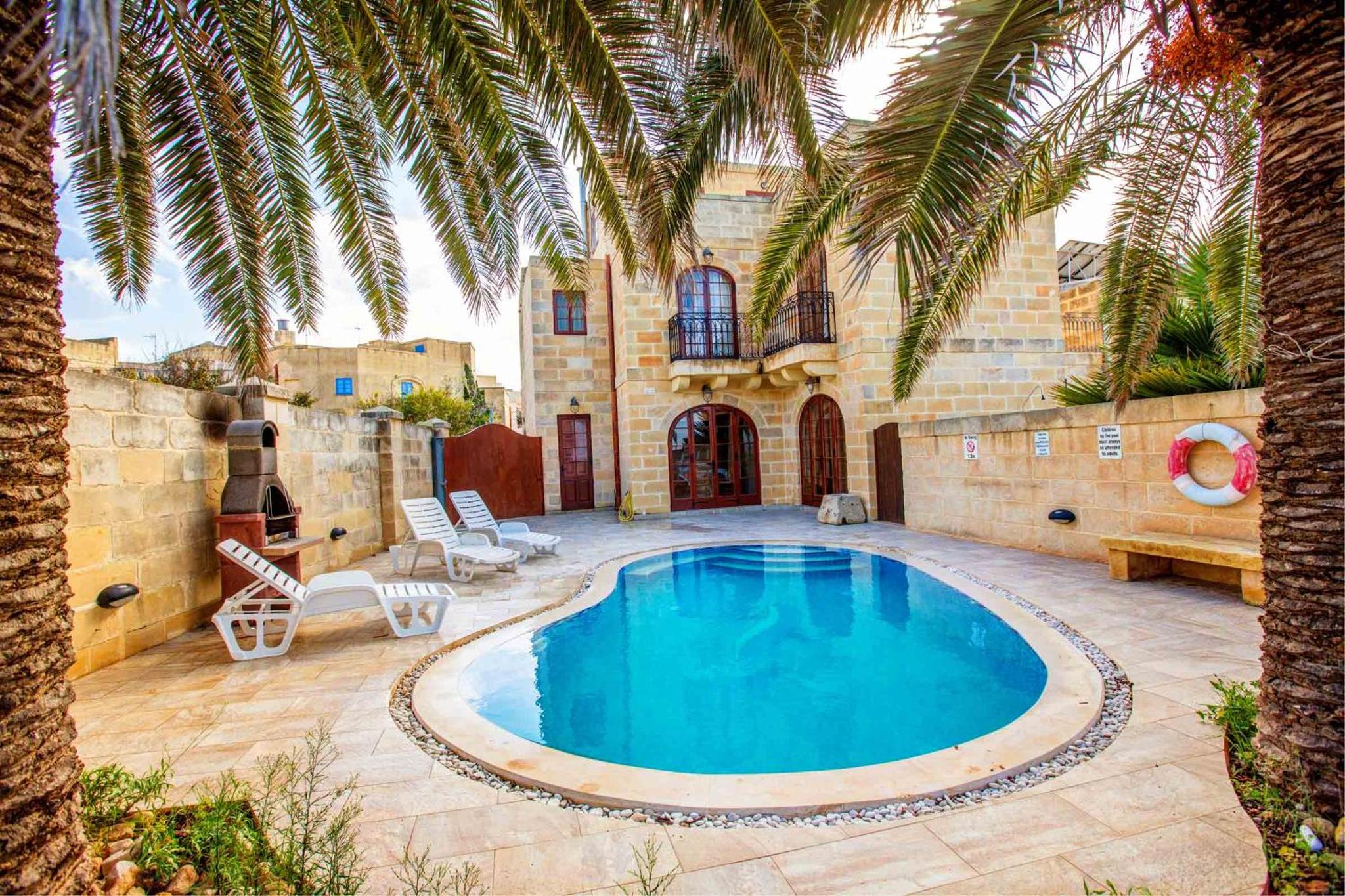 Il-Palma Holiday Farmhouse with Sunny Private Pool in Island of Gozo