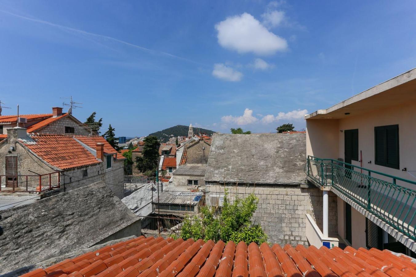 Apartments and Rooms Stone House