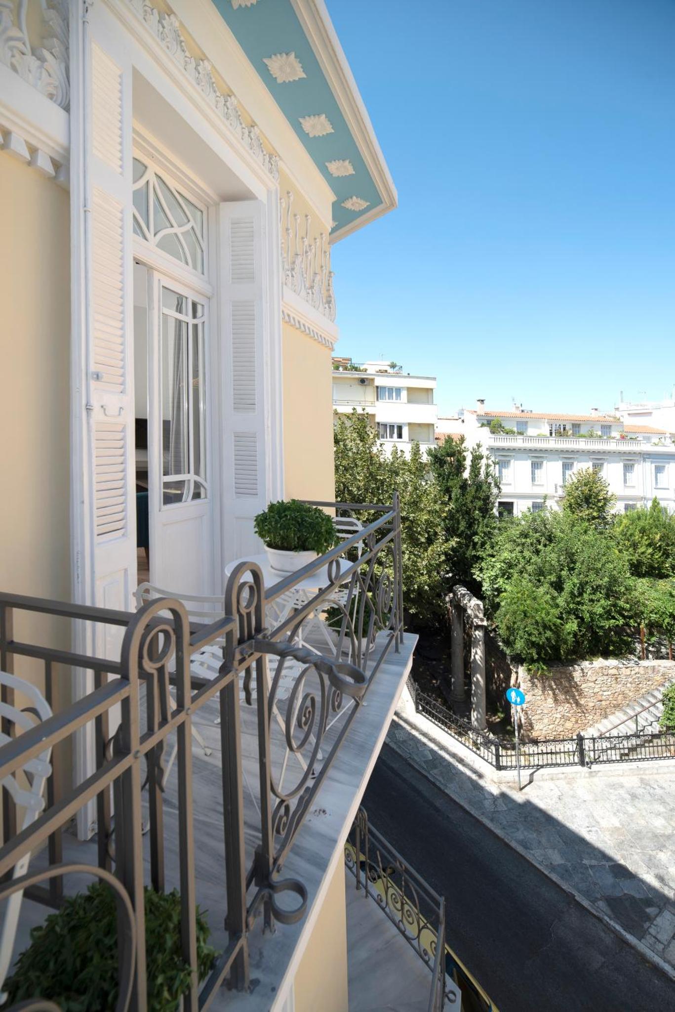 Plaka Arch Suites