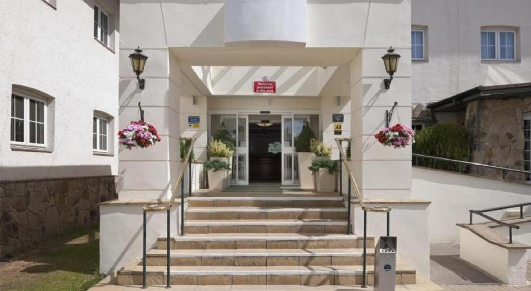 Airport Inn Manchester Hotel & Spa