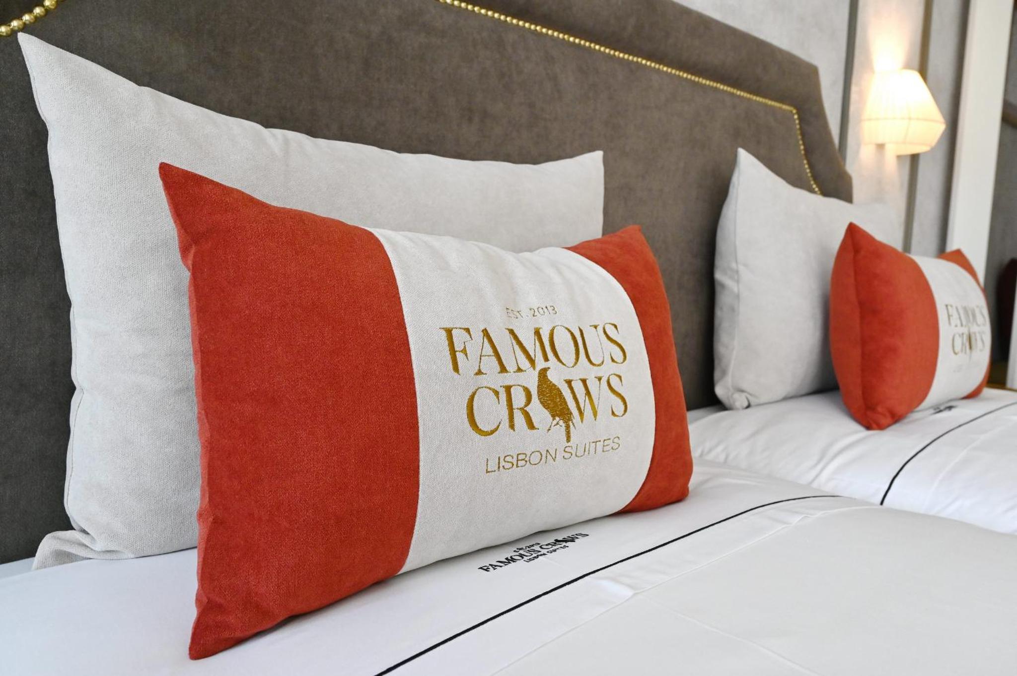 Famous Crows Lisbon Suites